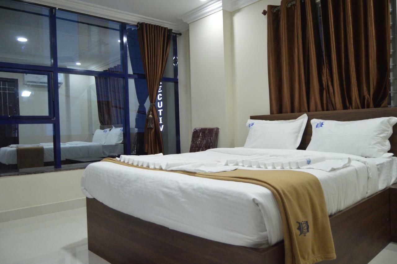 Royal Star Hotels Bangalore Exterior photo
